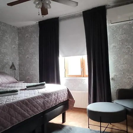 Daire Nummen Ullakko, Vanhan Rauman Kupeessa *